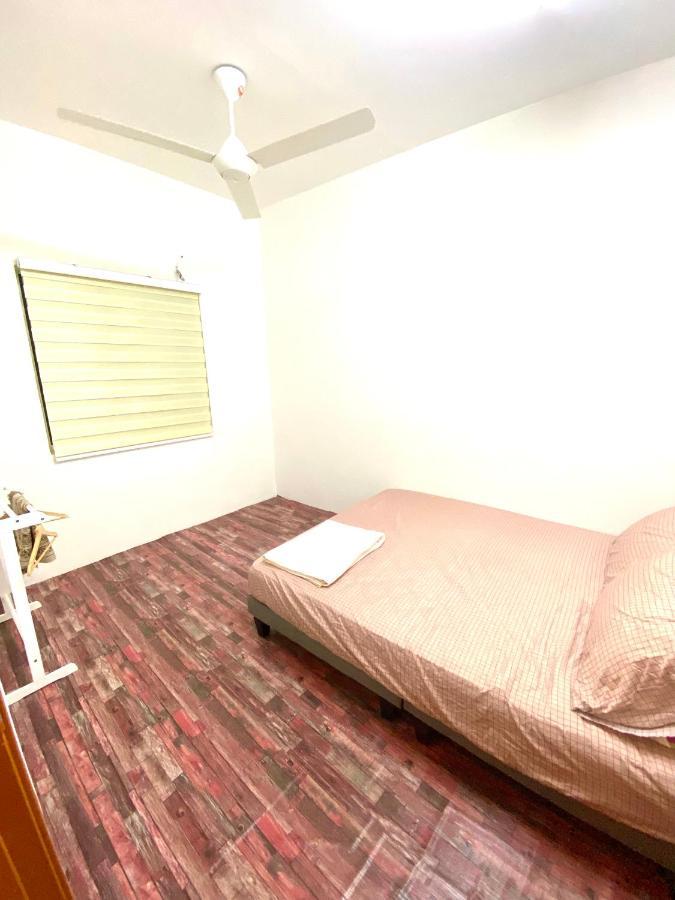 Raees Homestay Kampong Tanjong Minyak Экстерьер фото